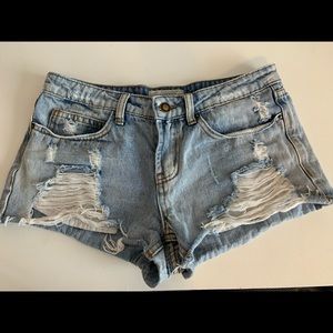 Cute booty Jean shorts distressed size 3